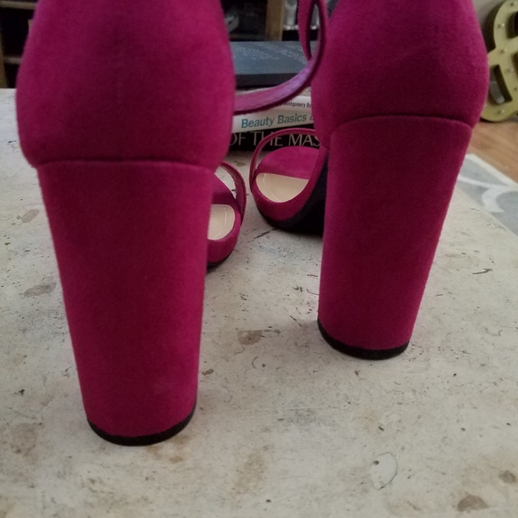 Ladies ankle strap chunky heel sandal. Size 11M - Picture 2 of 5